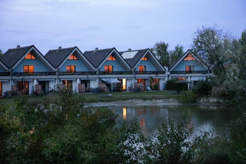 Hoteldorf Seepark Weiden Weiden am See Exterior photo